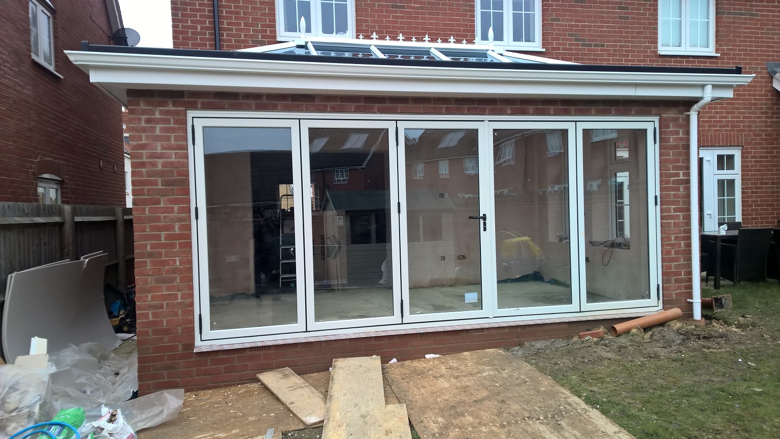 White continuous aluminium gutter